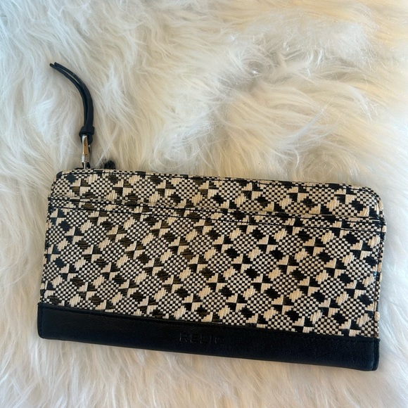 Relic by Fossil Black and white Patterned wallet with zipper. NWOT S - Picture 1 of 10